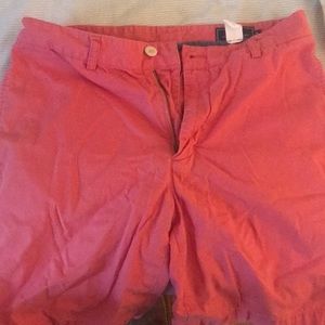 Pink vineyard vines shorts